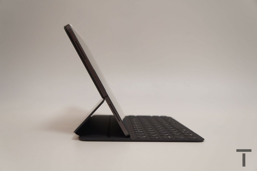 11インチiPad Pro(第2世代)用Magic Keyboard レビュー。iPadを 